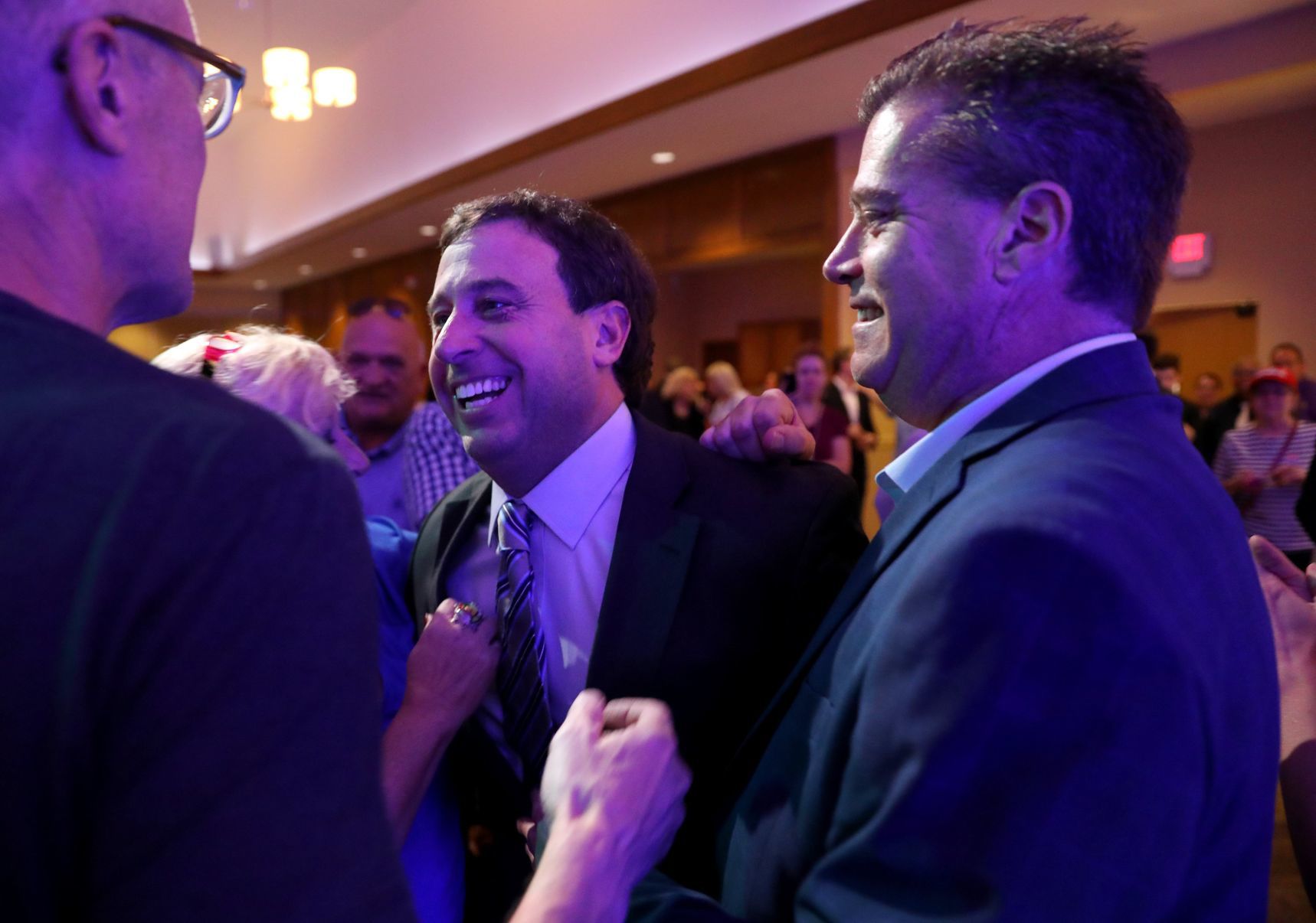 Stenger supporters gather to watch results